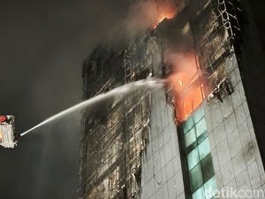 Penampakan Gedung Bapenda DKI Dilahap Api, Sebagian Tinggal Rangka