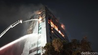 Gedung Bapenda DKI yang Terbakar dari Lantai 11 sampai 16
