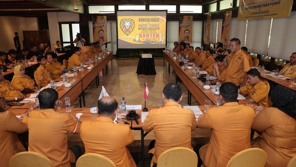 Memperkuat Konsolidasi Akar Rumput
