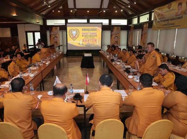 Memperkuat Konsolidasi Akar Rumput