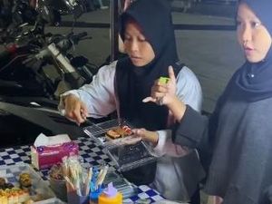 Salut! Demi Anak, Ibu Tunawicara Ini Gigih Jualan Sushi Rp2 Ribuan di Bogor