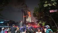 Jl Abdul Muis Ditutup hingga Pemadaman Kebakaran Gedung Bapenda DKI Selesai