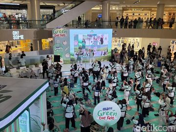 Potret Keseruan Mama Lime Green Day Fest di Surabaya