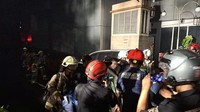 Korban Kebakaran yang Dievakuasi dari Gedung Bapenda DKI Seorang Pekerja