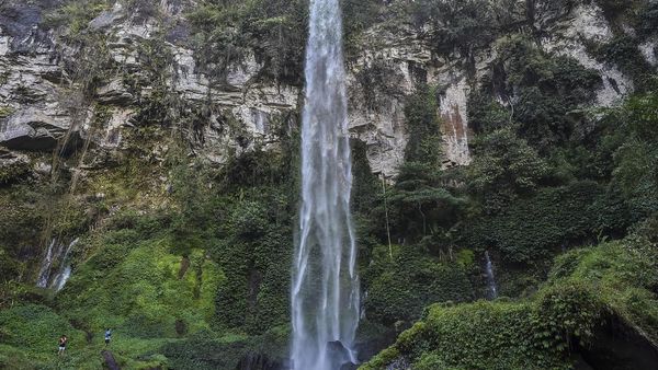 Menilik Pesona Air Terjun Putri Pelangi di Kerinci