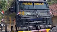 Senyum Warga Cibaregbeg Sambut Water Cannon Pembawa Air Bersih