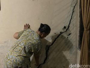 Warga Gombel Sambat Rumah Retak Parah gegara Proyek Mal, Minta Ganti Untung