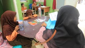 Siswa Bencana Aceh Barat Belajar di Puskesmas hingga Balai Pengajian