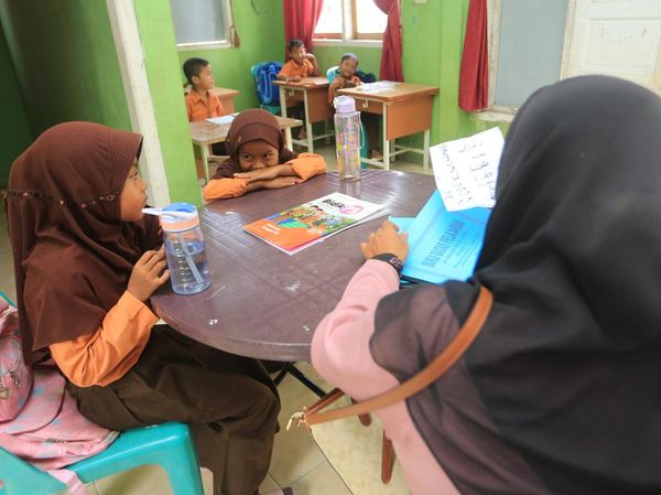 Siswa Bencana Aceh Barat Belajar di Puskesmas hingga Balai Pengajian