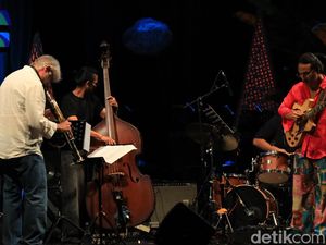 Kisah Pandemi COVID-19 dalam Alunan Jazz Pong Nakornchai Ensemble