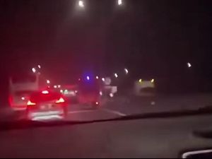 Aksi Koboi Pengendara Xpander Tabrak Rush demi Masuk Tol Semarang Gratisan