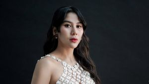 8 Gaya Adinda Thomas di Maternity Shoot Terbaru, Seksi Pakai Dress Menerawang