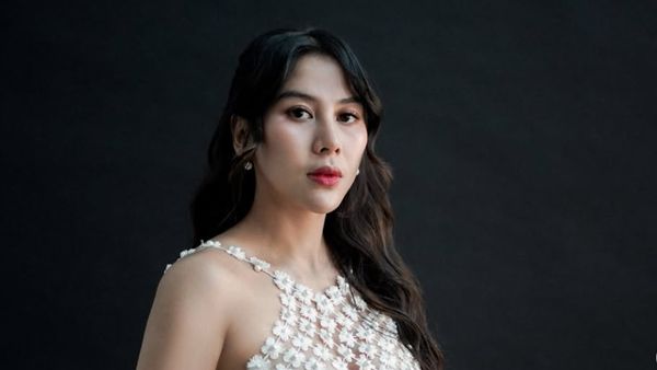 8 Gaya Adinda Thomas di Maternity Shoot Terbaru, Seksi Pakai Dress Menerawang