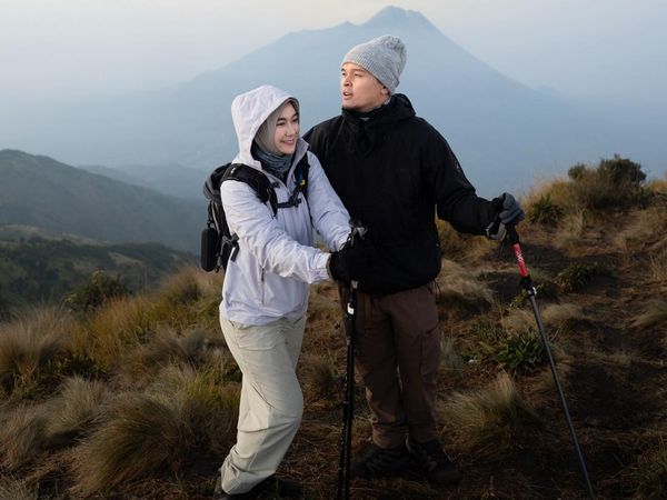 Anisa Rahma-Suami Naik Gunung Merbabu: Cerita Baru Pernikahan Kita