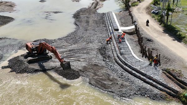 Cegah Erosi dan Banjir, Bronjong Dibangun di Sungai Aceh Barat