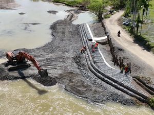 Cegah Erosi dan Banjir, Bronjong Dibangun di Sungai Aceh Barat