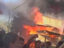 Kebakaran Hanguskan 2 Rumah di Parepare Diduga gegara Bohlam Meledak