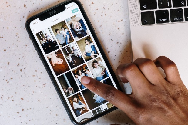 Foto dan video berharga termasuk hal penting yang sebaiknya tidak hanya disimpan di ponsel agar kenangan tidak ikut hilang ketika ponsel rusak atau hilang.
