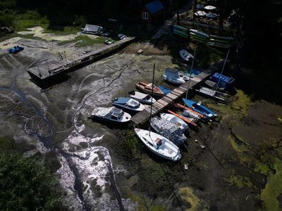 Gelombang Panas Keringkan Waduk Sulejow, Perahu Terjebak Lumpur