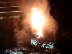 Video: Dugaan Sementara Penyebab Kebakaran Dahsyat di Mal Nipah Makassar