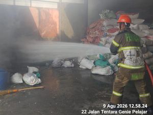 Pabrik di Mojosongo Solo Terbakar gegara Trafo Tersangkut Benang Layangan