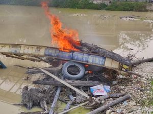 Operasi PETI Kuantan Merah Putih, Polda Riau Musnahkan 11 Rakit di Kuansing