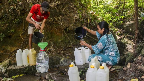 Potret Perjuangan Warga Gurabunga Mencari Air di Tengah Musim Kemarau