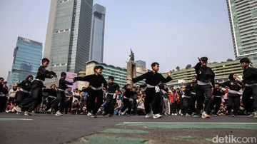 Semarak Kemerdekaan, Ribuan Pesilat Unjuk Jurus di Bundaran HI