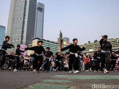 Semarak Kemerdekaan, Ribuan Pesilat Unjuk Jurus di Bundaran HI