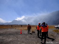 Kebakaran Bromo Meluas 250 Hektare dalam Sehari
