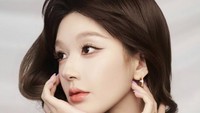 Cantiknya Zhao Lusi Jadi Brand Ambassador Perhiasan, Gaun Cut-Out Bikin Salfok