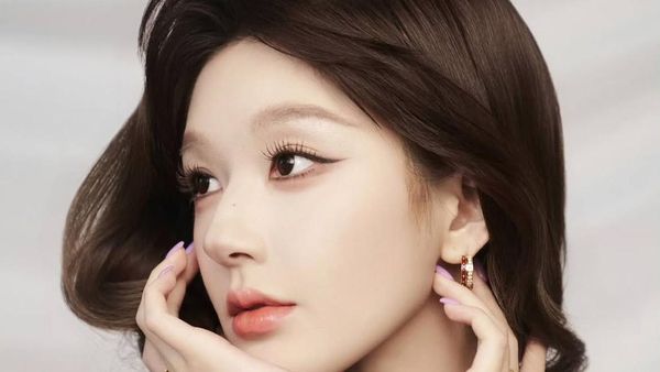 Cantiknya Zhao Lusi Jadi Brand Ambassador Perhiasan, Gaun Cut-Out Bikin Salfok
