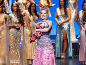 Cetak Sejarah! Miss Universe Canada Naik Panggung Gendong Bayi!