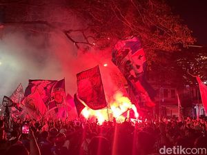 Ribuan Aremania Padati Jalanan Kota Malang Jelang HUT ke-39
