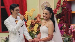 Gaya Unik YouTuber Aulion-Pila saat Menikah, Tampil Playful & Penuh Warna