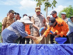 BPBD Lamongan Salurkan 174 Ribu Liter Air Bersih untuk Warga Kekeringan