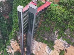 Video: Lift Tebing Setinggi 288 Meter Jadi Akses Sekolah di Yunnan China