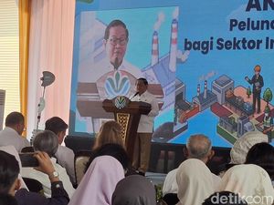 Pemprov DKI Denda Perusahaan yang Buang Sampah Sembarangan Rp 5 Juta
