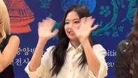 Tampil Beda, Gaya Jennie BLACKPINK Pakai Gaun 'Melorot' Chanel Curi Atensi
