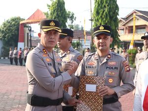 Kapolres Muba Beri Penghargaan kepada 64 Polisi Berprestasi