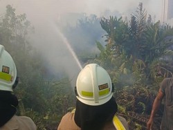 Kebakaran Dekat Stasiun Kampung Bandan, Perjalanan KRL Sempat Terganggu