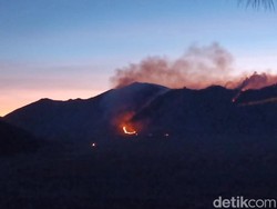 Petugas Gabungan Patroli 24 Jam Cegah Api Bromo Kembali Membesar