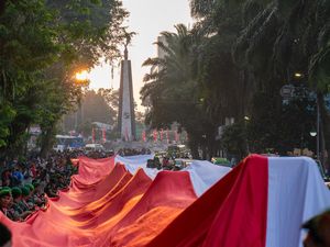 Meriah! Bendera 500 Meter Membentang di Jalanan Kota Bogor