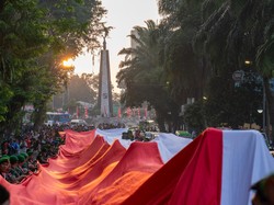 Meriah! Bendera 500 Meter Membentang di Jalanan Kota Bogor