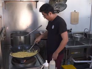 Demi Jualan Mie, Mantan Software Engineer Ini Tinggalkan Gaji Rp174 Juta