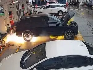 Mobil Listrik Terbakar Dekat SPKLU, Kok Bisa?