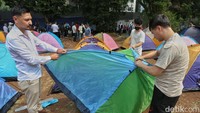 Pencari Suaka Afghanistan Dirikan Tenda di Depan Kedubes Australia Jakarta