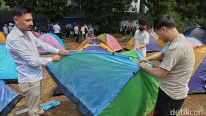 Pencari Suaka Afghanistan Dirikan Tenda di Depan Kedubes Australia Jakarta