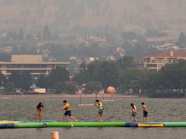 Penticton Diselimuti Asap, Kebakaran Bald Range Paksa Warga Mengungsi
