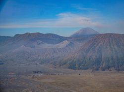 Kebakaran Belum Padam, Penutupan Bromo Diperpanjang hingga 15 Agustus